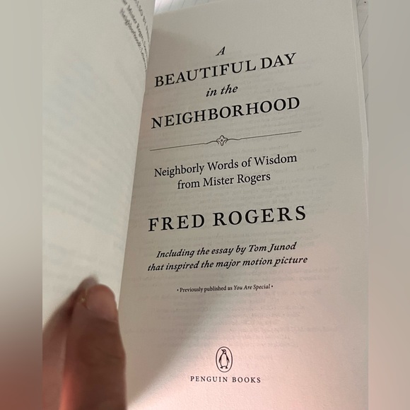 ♥️A Beautiful Day in the Neighborhood paperback - Picture 3 of 4